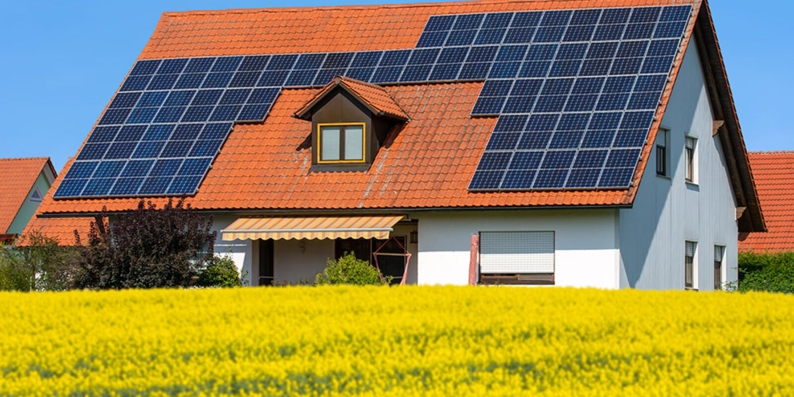 Umstieg-auf-erneuerbare-Energiequellen-mit-Photovoltaik